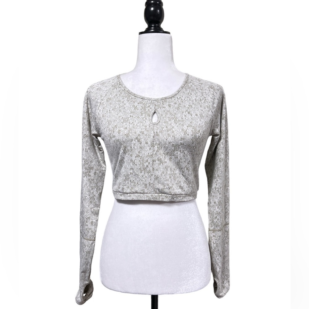 Gymshark Fleur texture long sleeve crop top in Washed Khaki Marl
